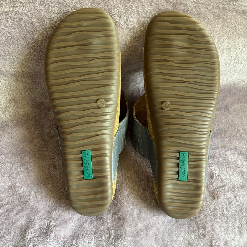Josef Seibel Women Grey Leather Floral Cutout Thong Wedge Sandals Size 42 - Picture 5 of 8